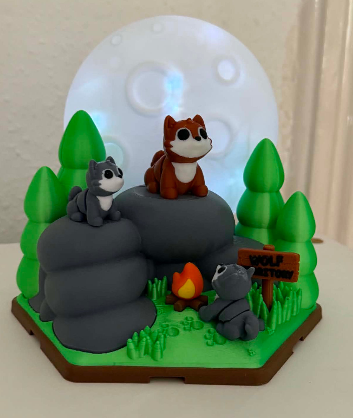 Wolf Territory Diorama | 3D-Printed Mini Scene with Wolf | Forest Playset