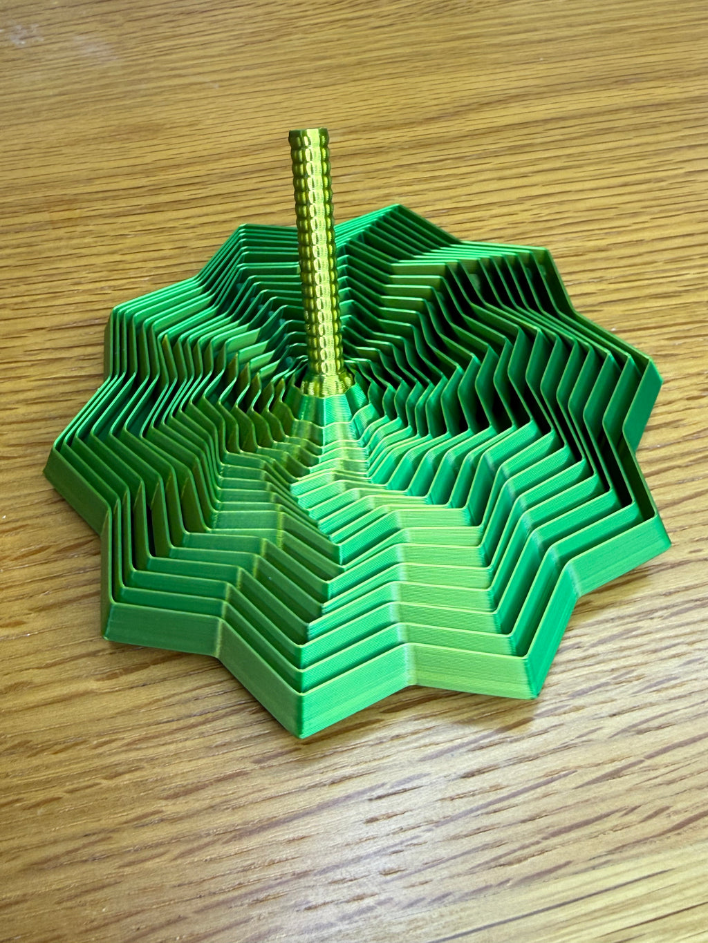 3D-Printed Geometric Spiral Art – Layered Star Display | Modern Desk Sculpture | Dual-Color Kinetic-Style Decor